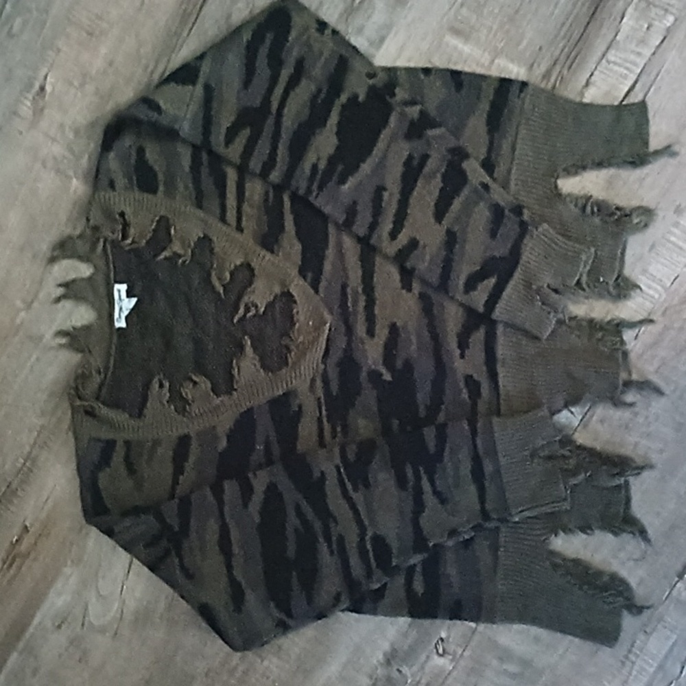 CAREN SPORT Cropped Distressed Camo Sweater NWOT